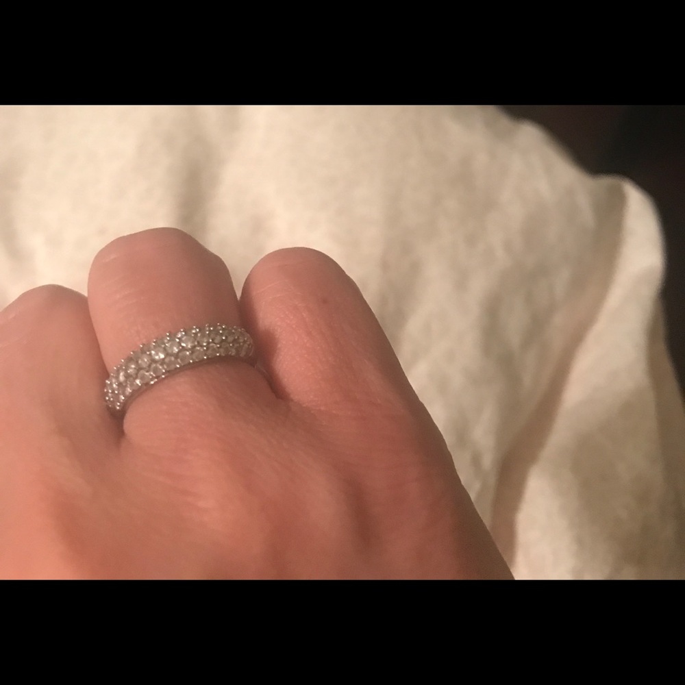 Pretty sterling silver (925) ring white CZ 💍